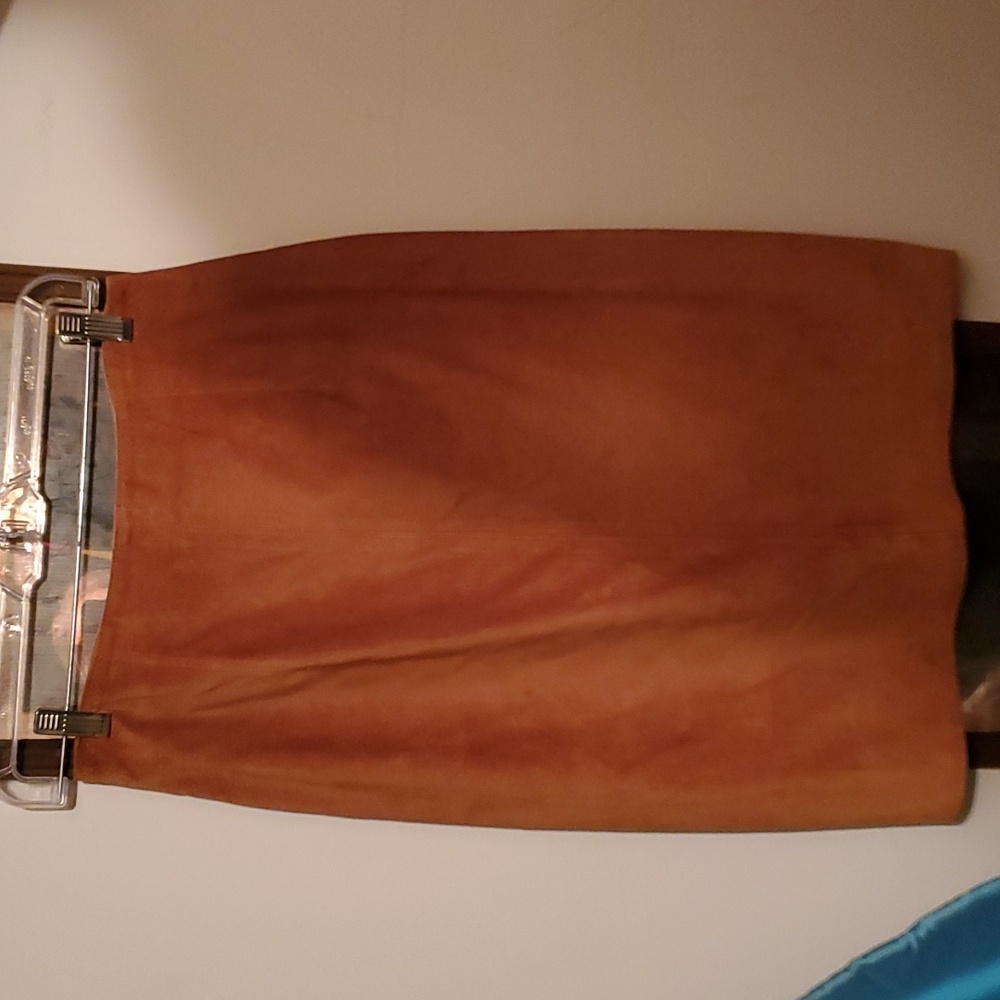 Sz 8 Burberrys suede skirt